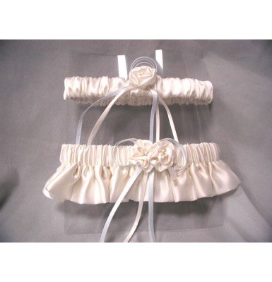 Roses Beauty Garter and Throw Away Set