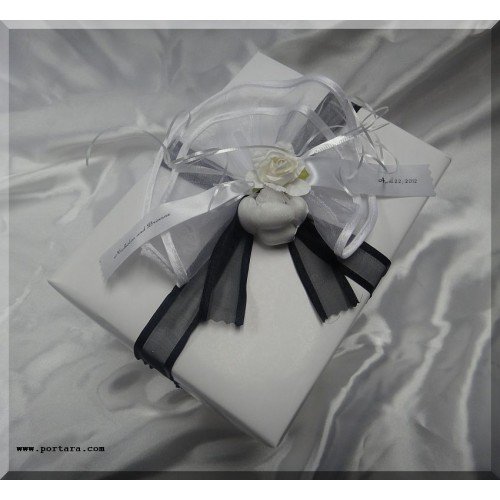 Black and White Favor Wrapping Idea